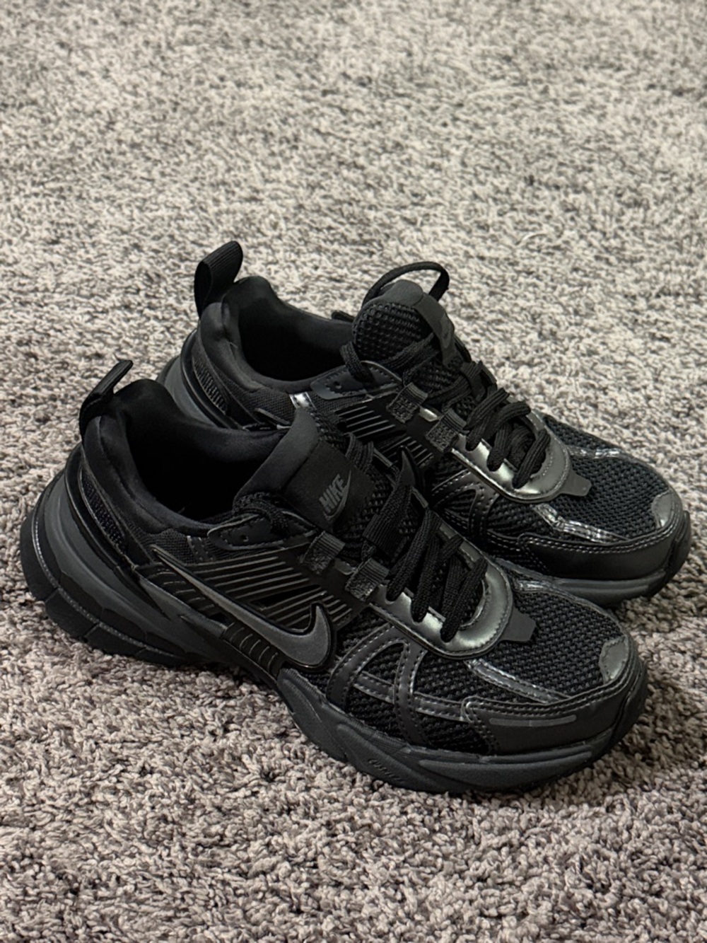 Nike V2K Run Triple Black Running Shoes – Women’s  size 6